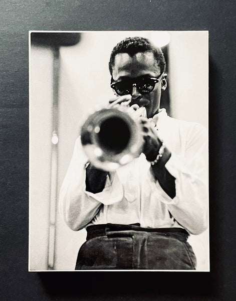 MILES DAVIS - on the horn