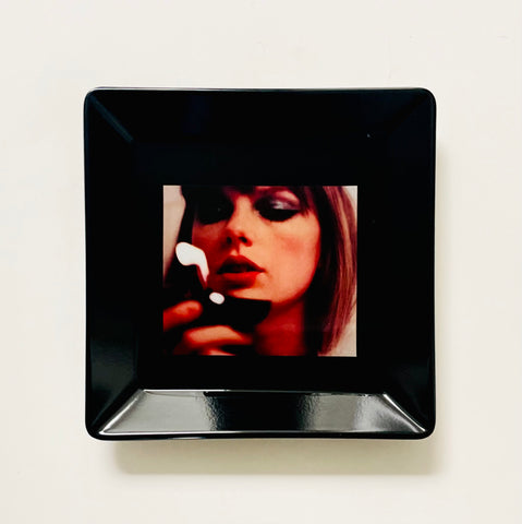 TAYLOR SWIFT - lighting up